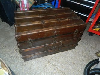LARGE OLD ANTIQUE TRUNK