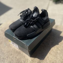 ✨New  Adidas NMD R1 Triple Black