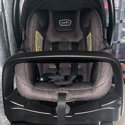 Baby carseat with base