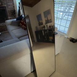 Free standing mirror