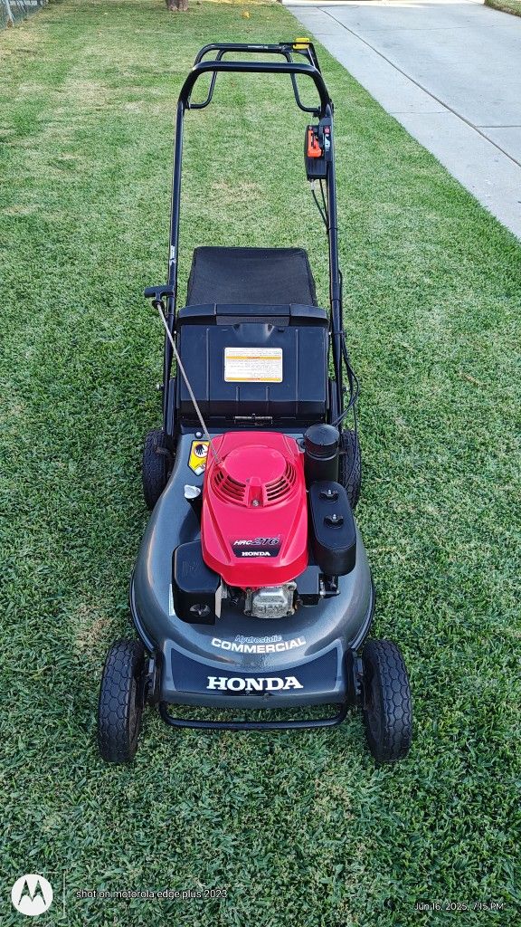 Honda HRC 216 Commercial Lawn Mower