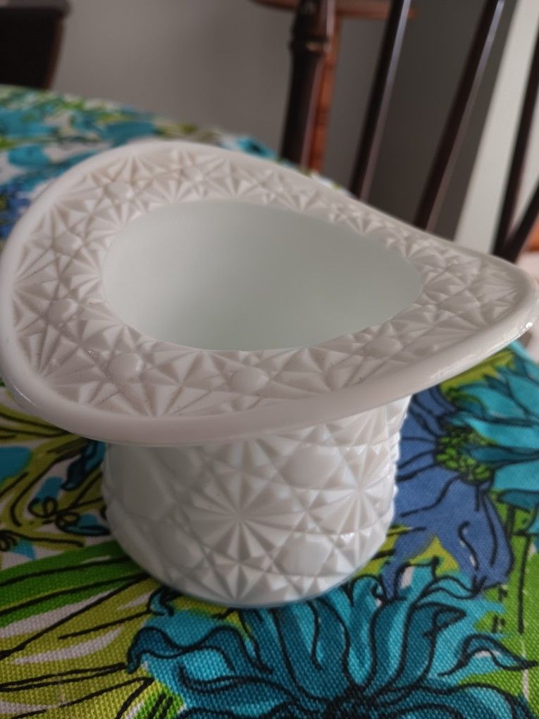 Vintage Fenton Milk Glass Top Hat