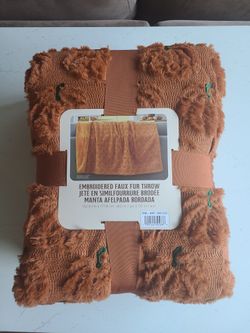 NWT 2026 Costco Halloween Faux Fur Throw Blanket Orange Pumpkin viral