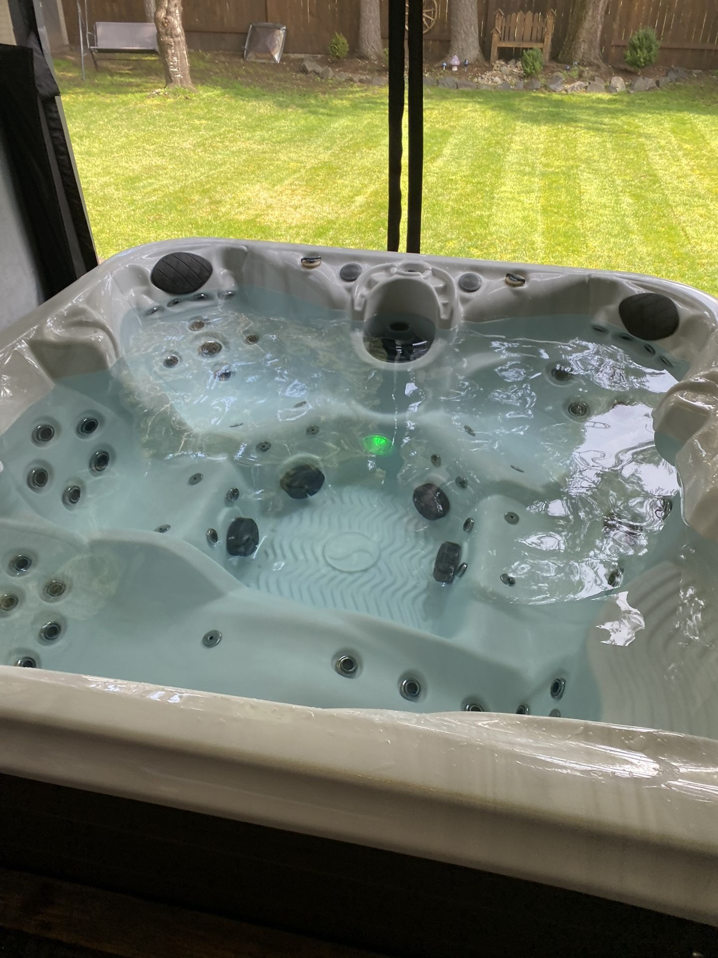 5-Person Lounger Spa hot tub: Evolution Spas Highlands