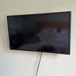 32 In Samsung TV & Wall Mount 