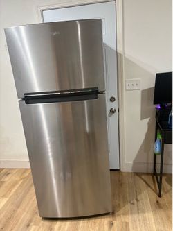 Whirlpool refrigerator stainless steel 28”
