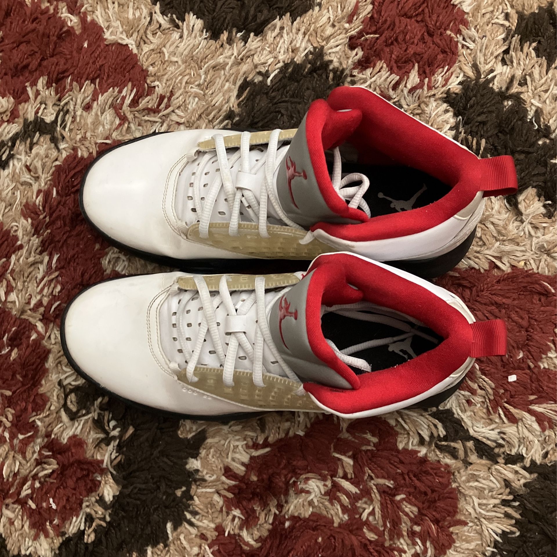 Jordan Mens Maximum (size 9.5)