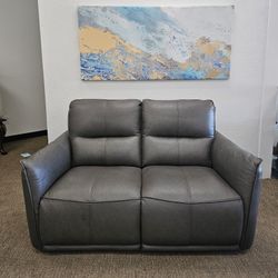 Leather Loveseat w/ 2 power recliners  - Polner 