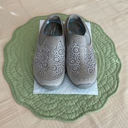 Women’s Skechers Suede Leather Slip On Mule Shoes- Size 7.5