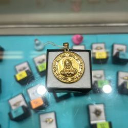 14kt 11.1 Grams Jesus And Mary pendant 