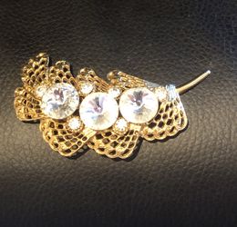 Gorgeous vintage rhinestone pin