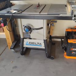 Like New DELTA Table Saw With Wheels