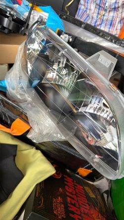 Cosas para carros nuevas focos luces no separa que carros pero todo nuevo $100 Portodo es una gran oferta