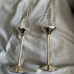 mr & mrs toasting glasses