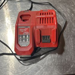 Milwaukee Rapid Battery Charger 