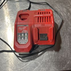 Milwaukee Rapid Battery Charger 