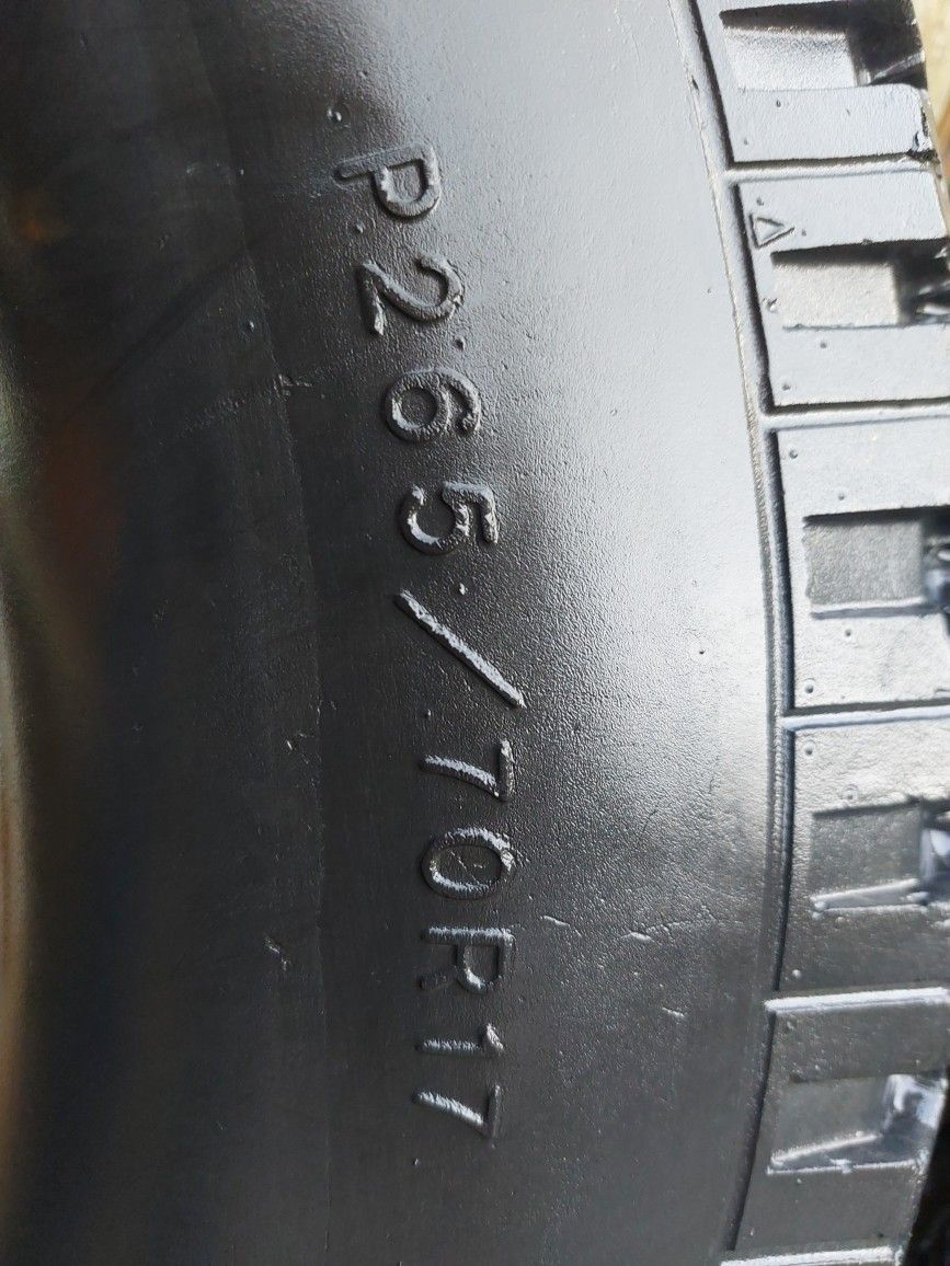 17in Dodge Rim And Tire for Sale in Kirkland, WA OfferUp