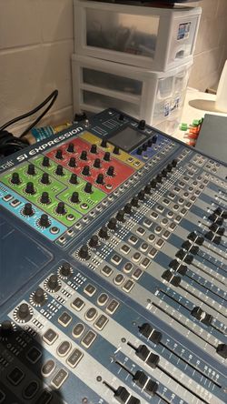 Soundcraft Si Expression Sound Board