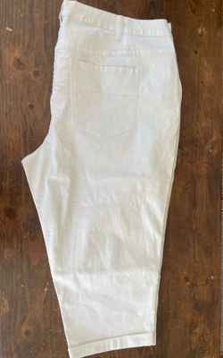 NWT White Floral Embroidered Lane Bryant Capris