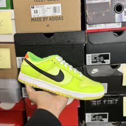 DS Nike Dunk Low SE Splash Volt size 8.5