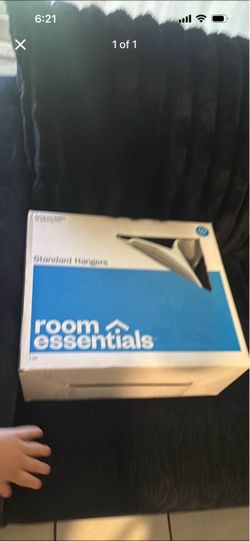 Room Essentials Standard Hangers Box