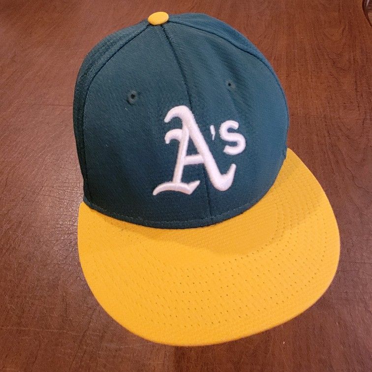 Golden State Warriors Mitchell & Ness Hardwood Classics Hat Fitted L/XL
Flexfit Delta. California State Logo Embroidered. Pre-owned, good
shape. 92