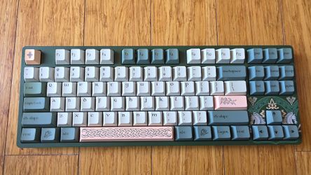 ​Drop + The Lord of the Rings Rohan Mechanical Keyboard (Unused/Mint)