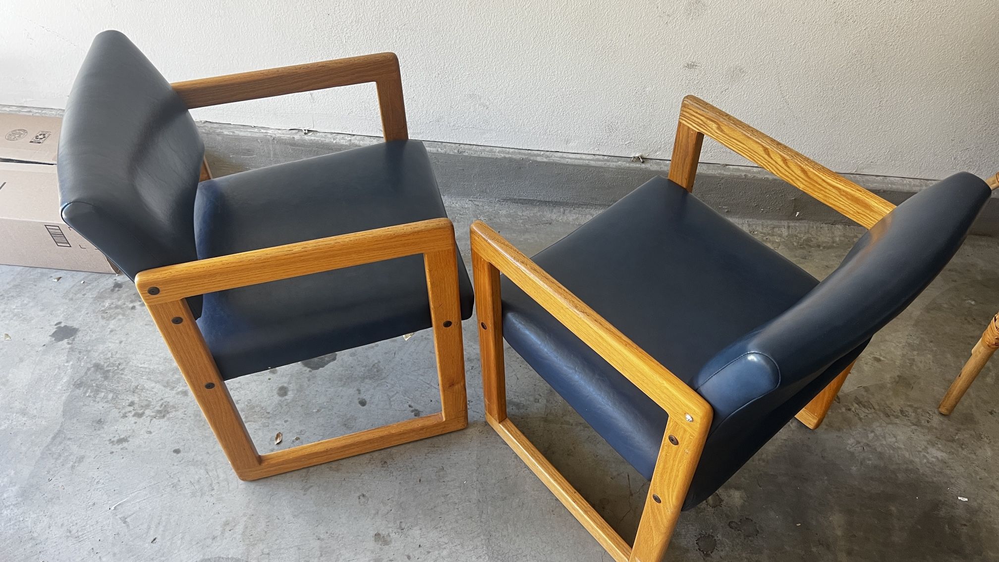 Accent faux leather armchairs set of 2