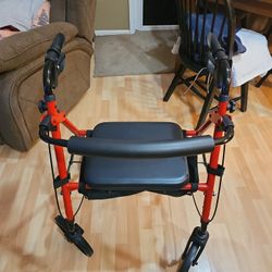 ROLLATOR WALKER