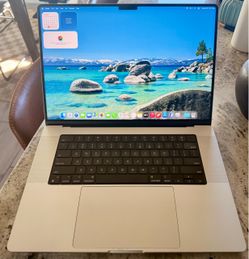 MacBook Pro 16 M3 Max 64 GB