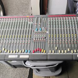 Allen And Heath GL 2200  Mixer