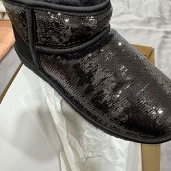 Women’s Uggs Classic Ultra Mini Mirrorball Size 9