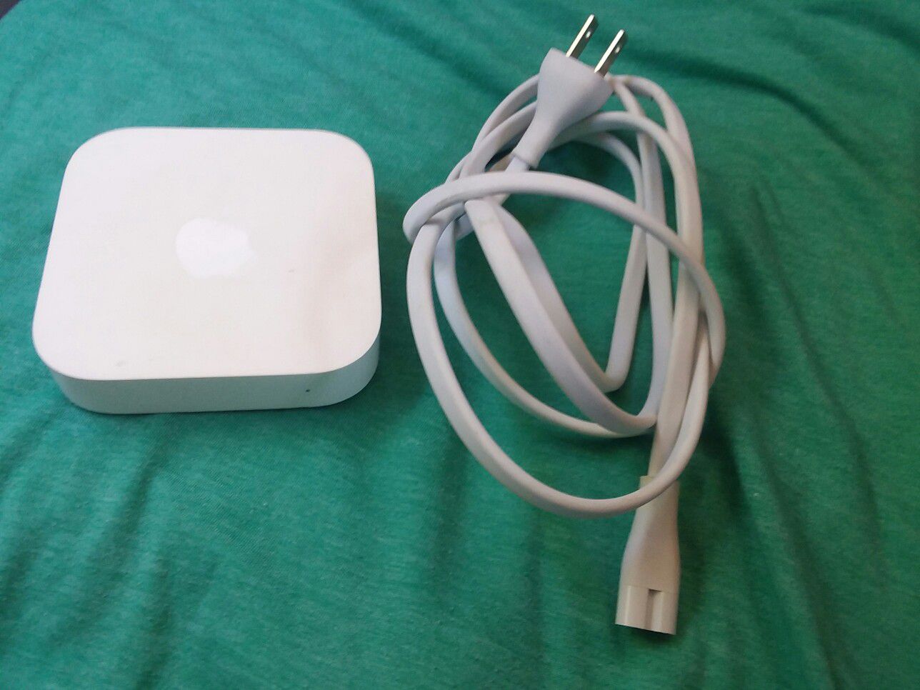 Apple A1392 AirPort Express Base Wireless Router