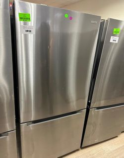 Vissani MDBF18SS 18.7 cu. ft. Bottom Freezer Refrigerator