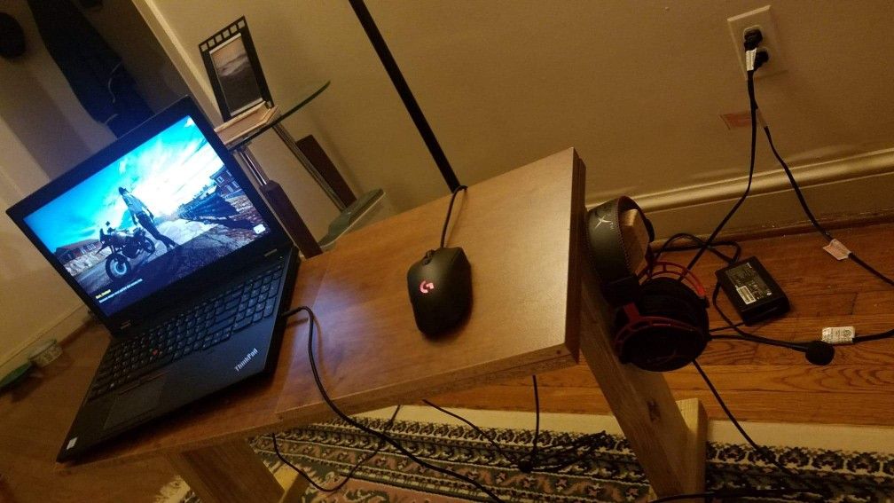 Ergo low-profile laptop gaming desk