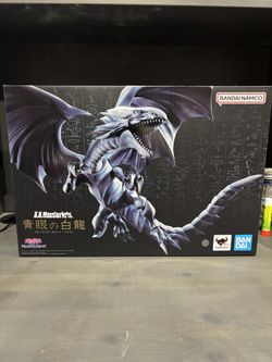 S.H Monster Arts Blue Eyes White Dragon 