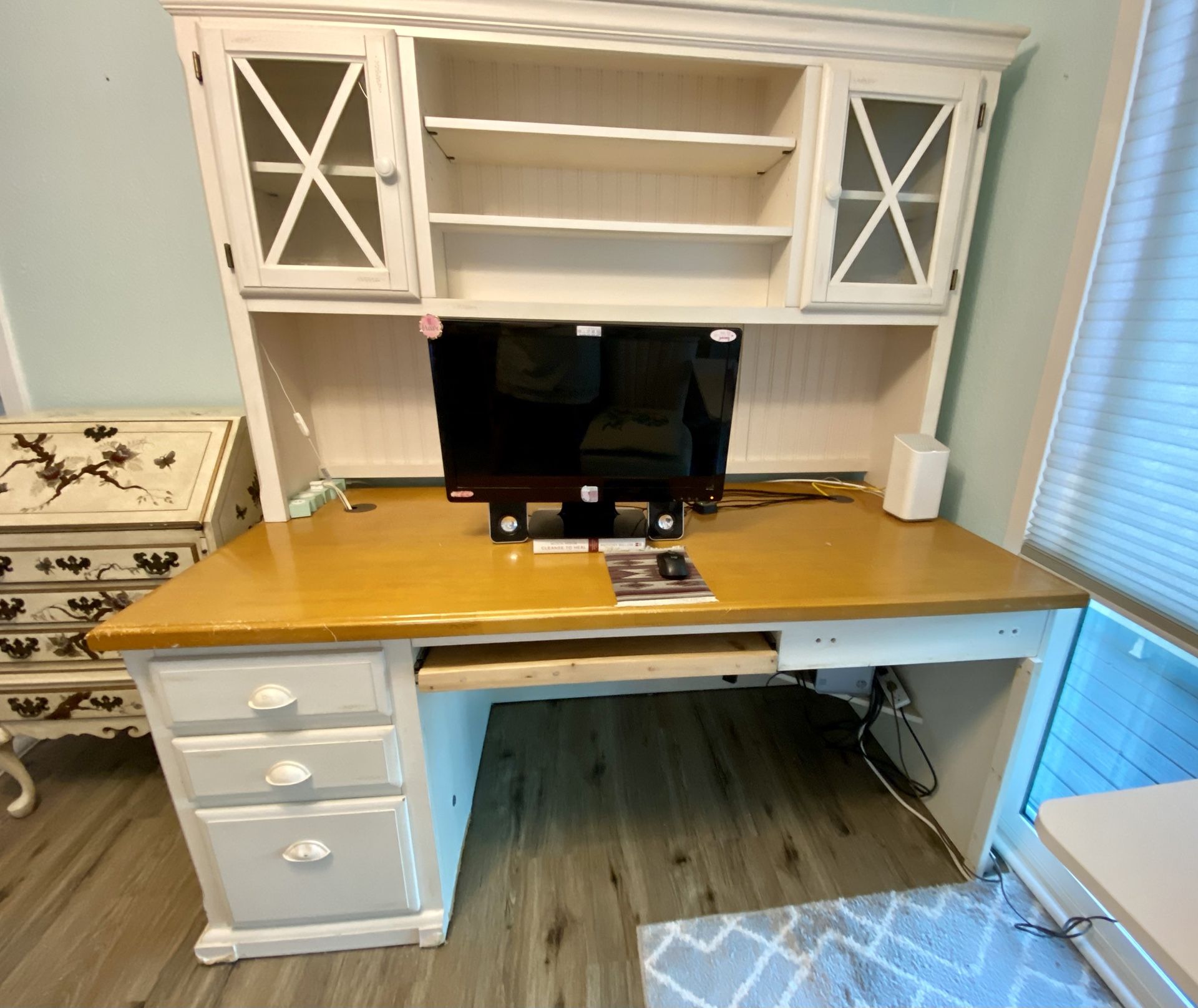 Large L-Shape Desk Great Condition