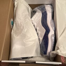 Jordan 11lows Purple