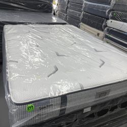 QUEEN SIZE PARAMOUNT MATTRESS & BOX SPRING BED SET
