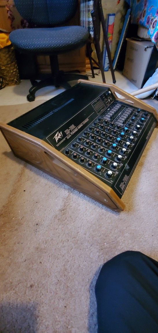 Peavey XR-700 Dual Powered Mixing Console 
