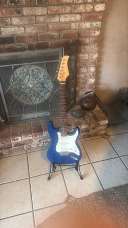 Beautiful Blue Strat/style electric guitar. 😊Helping beginners begin😊 Practice Amplifier included!