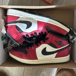 Air jordan 1 mids chicago black toe