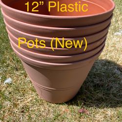 6 New Plastic Planters