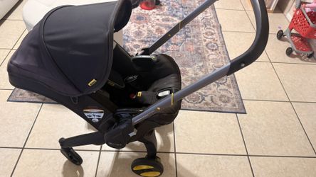 Doona infant car seat with base
