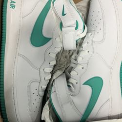 Men’s Nike Air Force Ones Mid