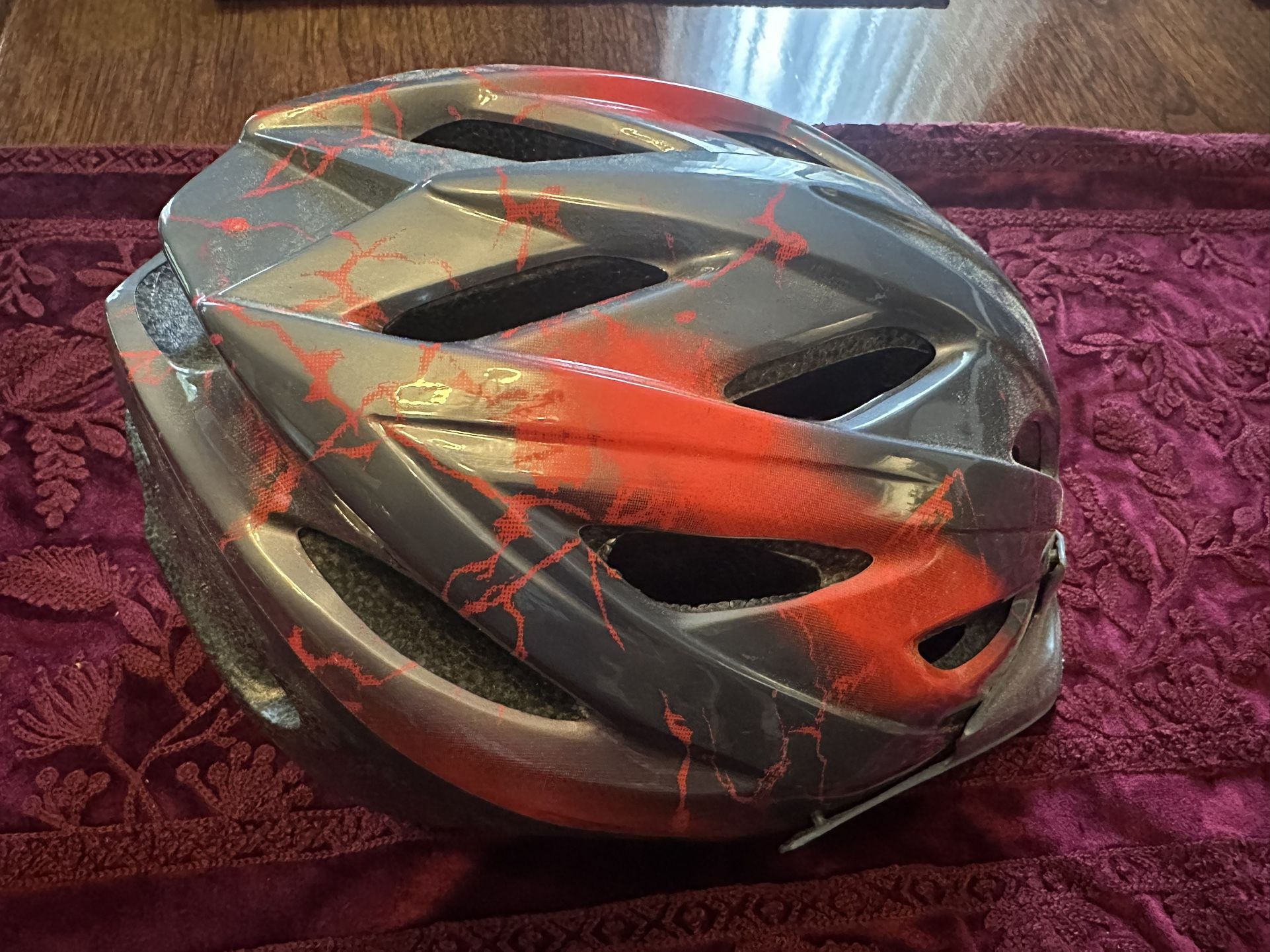 Bell Youth Helmut Ages 8-14 TF19Y 53-57cm Gray Red Lightening LIKE NEW