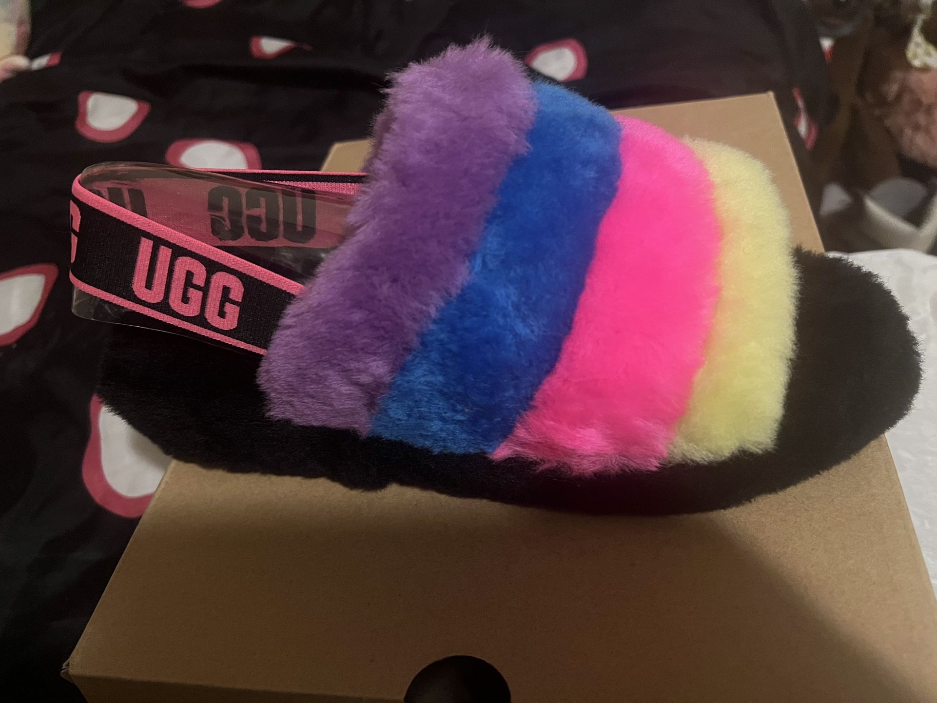 UGG Slipped Size 9