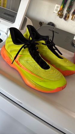 Men shoes size 10