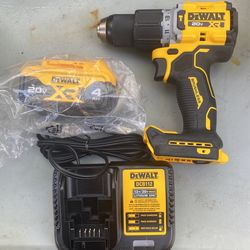 New Dewalt Hammer Drill With Battery And Charger 