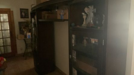 Entertainment center with side panels cabinets with glass doors 🚪